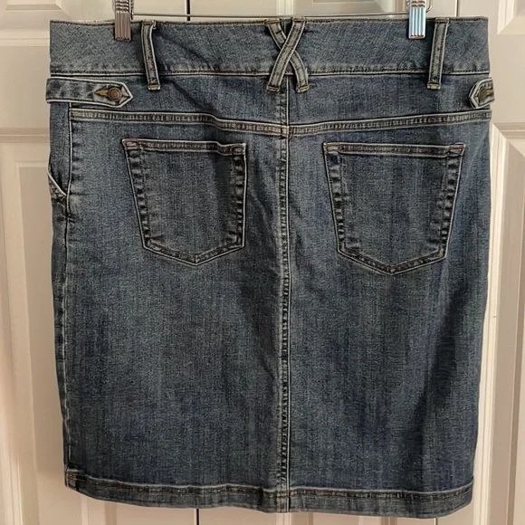 Vintage Lands’ End Size 14 Jean Skirt, 21.5 inch length, front and back pockets - Picture 2 of 3